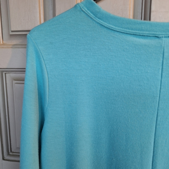Zenana Premium Aqua Tee Long Sleeve Poly/Rayon/Spandex SzS Curved Hem Pre-Owned - Picture 8 of 9